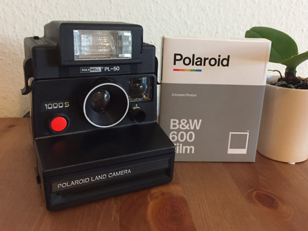 Polaroid «Land 1000S» mit Blitz «Maxwell PL-50»